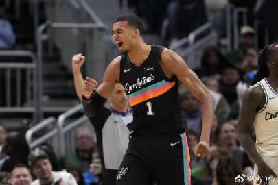 NBA一夜格局迎来惊天剧变！三场焦点战集齐32分屠杀、22分碾压、25...