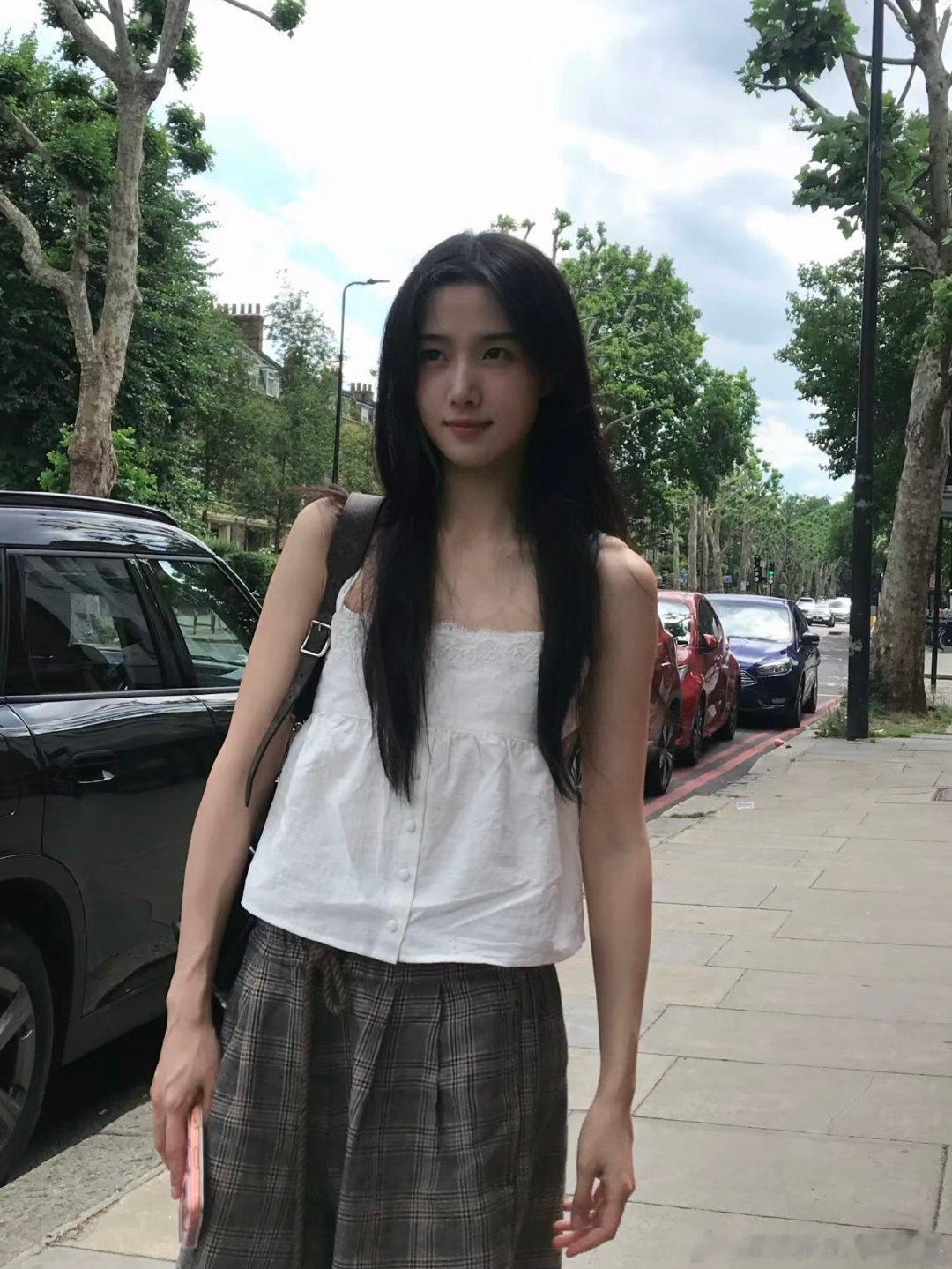 #卢昱晓[超话]#  lyx#卢昱晓# lyx#卢昱晓云厘# 
是不是关于你的东西多一点 幸福的痕迹就会重一点
​