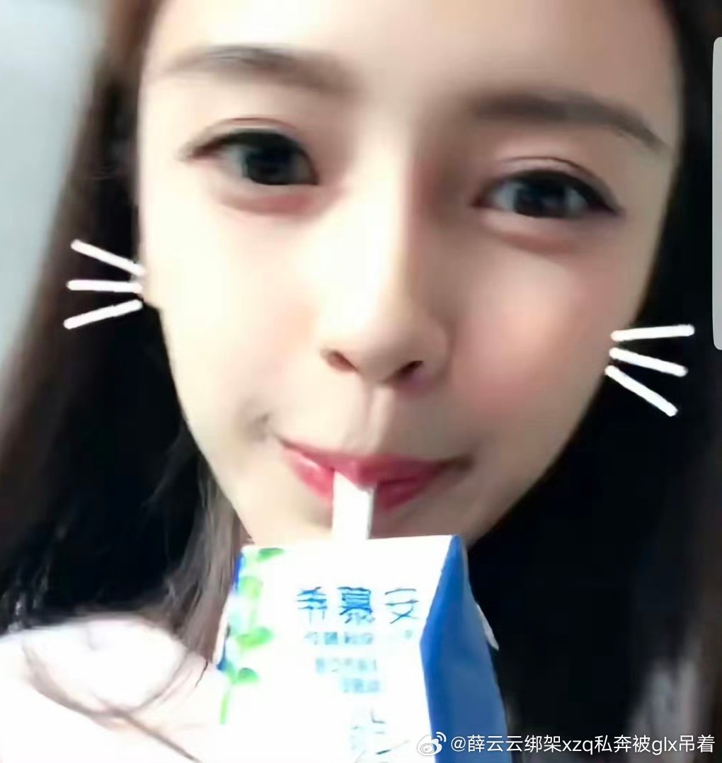 #angelababy[超话]##杨颖##angelababy[超话]#
姐姐是零食小达人吗[爱慕] ​