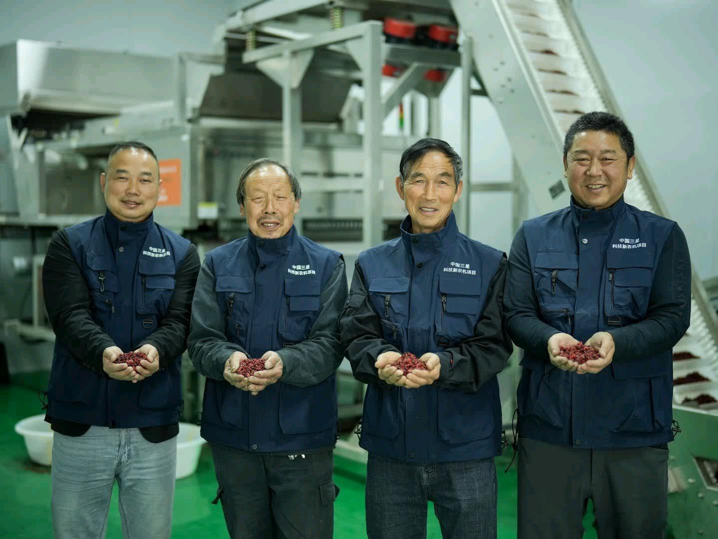 六地，六种产业，六套方案！三星助农走进礼县、舒兰、榆中、佛坪、湘阴、汝阳。苹果、水稻、药材、山茱萸、水产、红薯，因地制宜匹配农机，用科技守护每一亩良田。#新农机迎丰收# ​