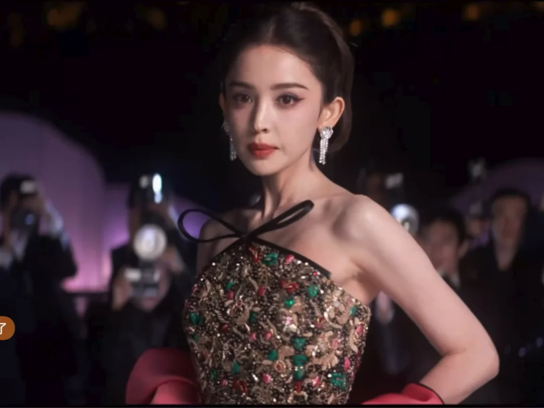 娜扎vogue走秀美的好突出啊啊啊啊