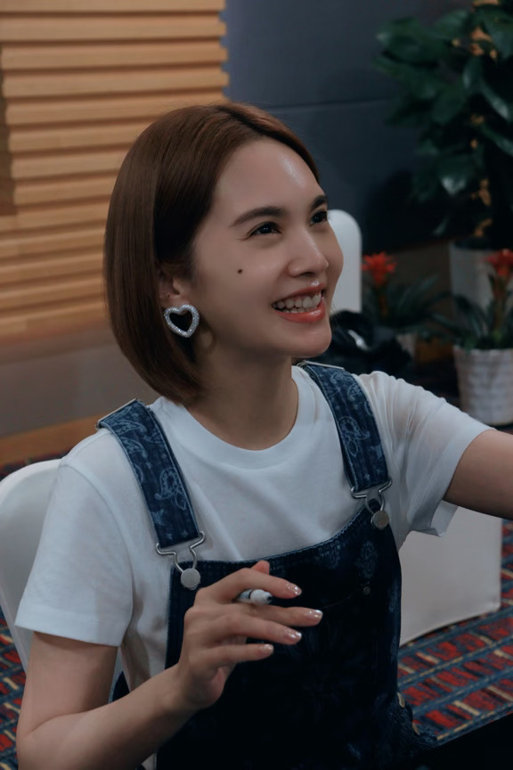 杨丞琳房间里的花絮图 (宁波)