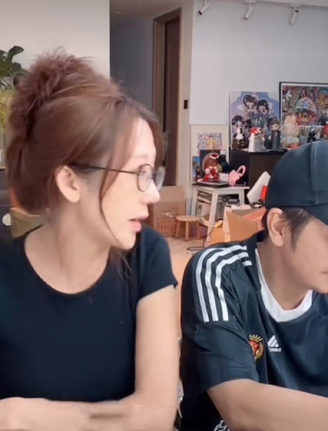 #德子的窝[超话]##蒋丽莎曝陈浩民曾给前女友买房#直播间真情流露，藏在心间多年心结被触动 ​