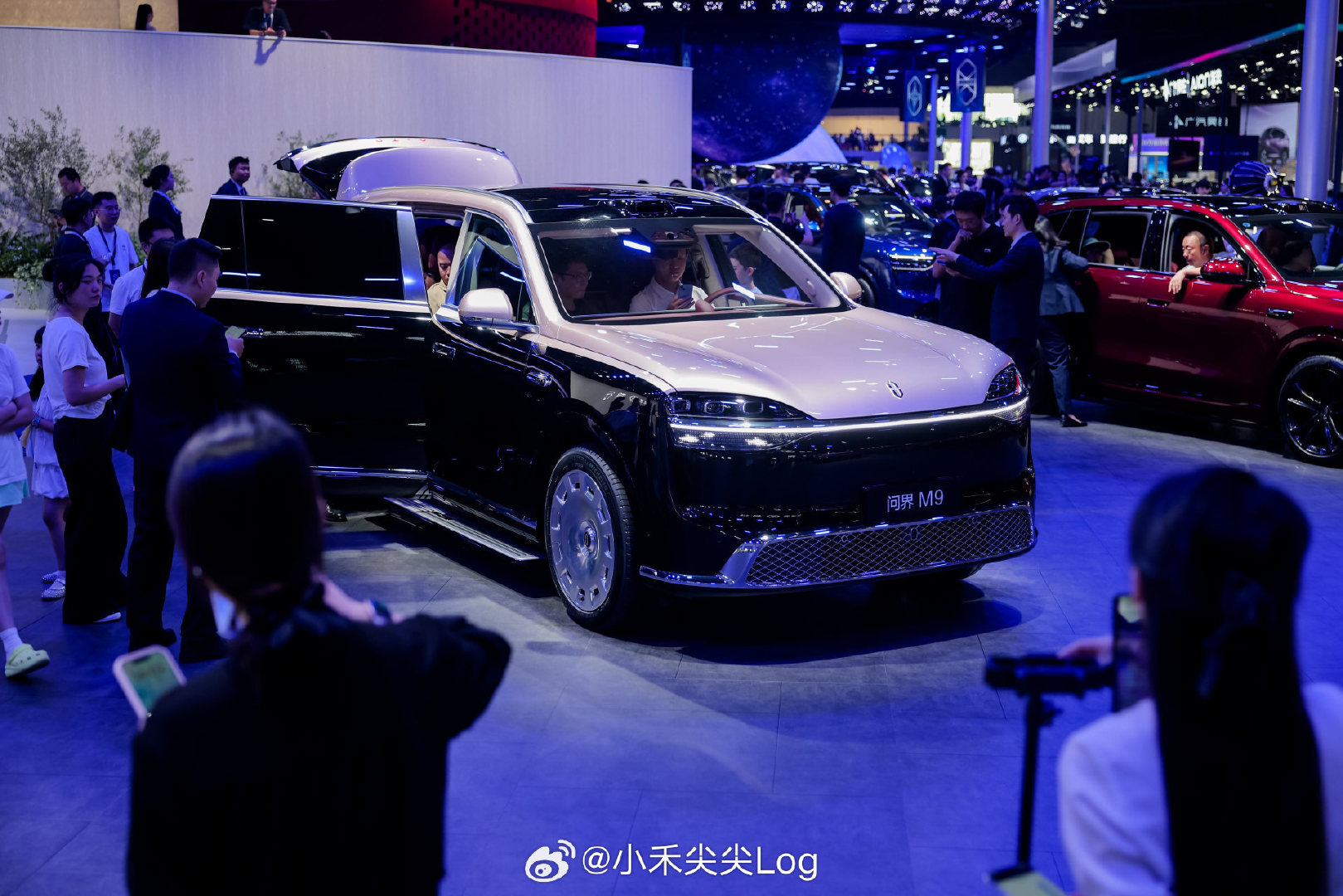 M9 Ultimate的气场确实不凡。
#问界M9 Ultimate亮相2026成都车展# ​