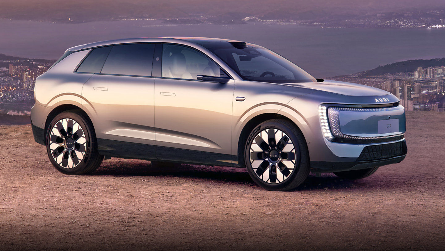 【#上汽奥迪谢施奇谈字母标AUDI#：E7X 上市之后，经销商说已经没有人太在乎四环】谢施奇表示，作为一个新品牌，AUDI 在第一款车的时候，确实遭遇过这些舆论质疑，但现在情形已经改变。（明镜 pro） ​
