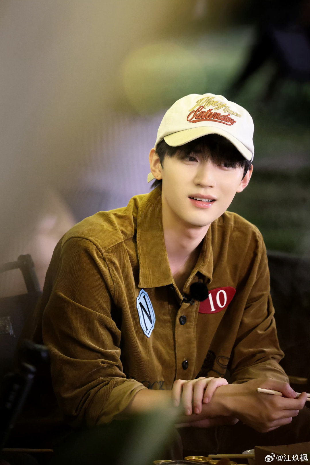 #周翊然[超话]##周翊然[超话]##周翊然明盛# [相爱]#周翊然发博为谷爱凌加油# [手指比心]#周翊然 廿叁笃行步迈云程# 

自带清爽的少年氛围感，待人谦和有礼，私下安静内敛，面对镜头和表演又格外专注耀眼。希望你岁岁平安喜乐，自在随心，解锁更多精彩作品，一直闪闪发光。

​
