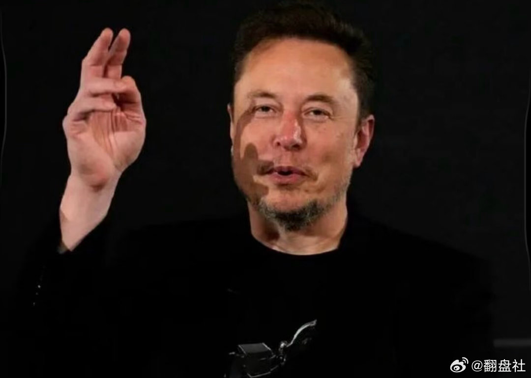 三大科技热点+博主实测6大游戏交易平台！马斯克谈AI就业，苹果全屋智能新品来袭，内部大改革提速研发

作者｜王雯 记者｜罗梓怡

一、马斯克全新观点：AI不会造成大规模失业，有望迎来全民高收入时代

在白宫AI峰会上，马斯克提出不同于大众的判断：AI与机器人普及不会带来大规模失业，反而有望推动人 ​