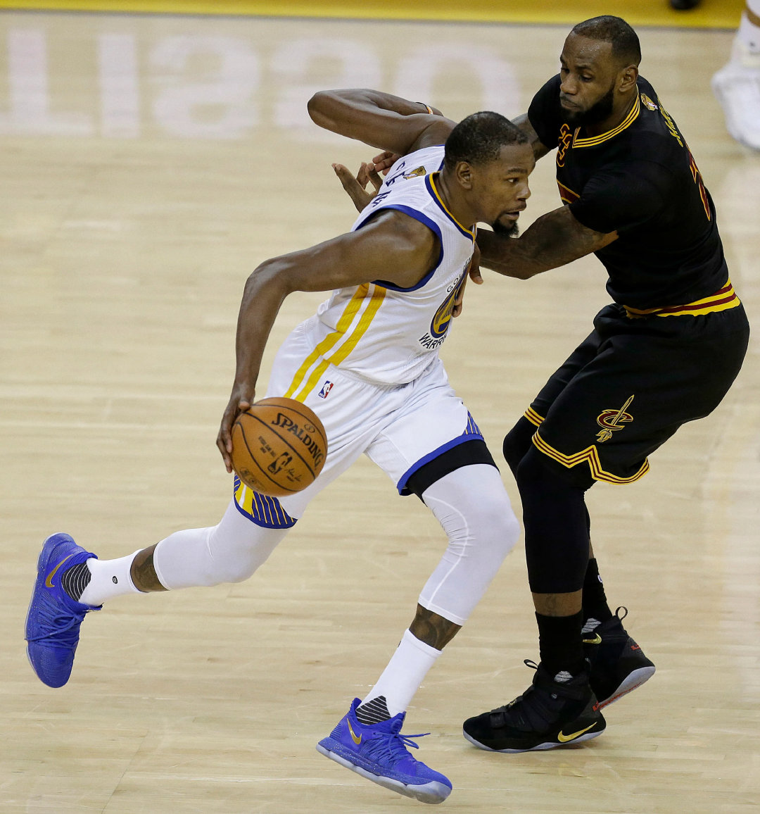 Kevin Durant & LeBron James

#杜兰特##詹姆斯##nba# ​