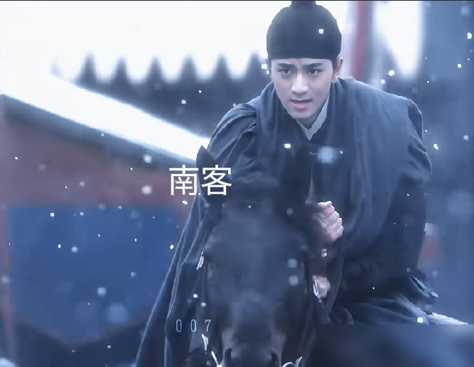 谭松韵刘学义是主演，但这剧真正炸出来的，是一群配角。
南客折返杀回包围圈，把中箭的林锦岐从死人堆里拖出来那场戏，弹幕全在问这侍卫谁演的。没名没姓的小角色，硬是靠一场生死相托，把主仆情谊演出了过命的张力。
李梦的赵星棠疯得有层次，郑合惠子的反派野心写在脸上，刘美含的丫鬟命苦得不悬浮。全员演技在线，