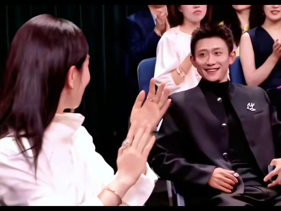 杨紫张一山友谊长存。金鹰节 杨紫 张一山