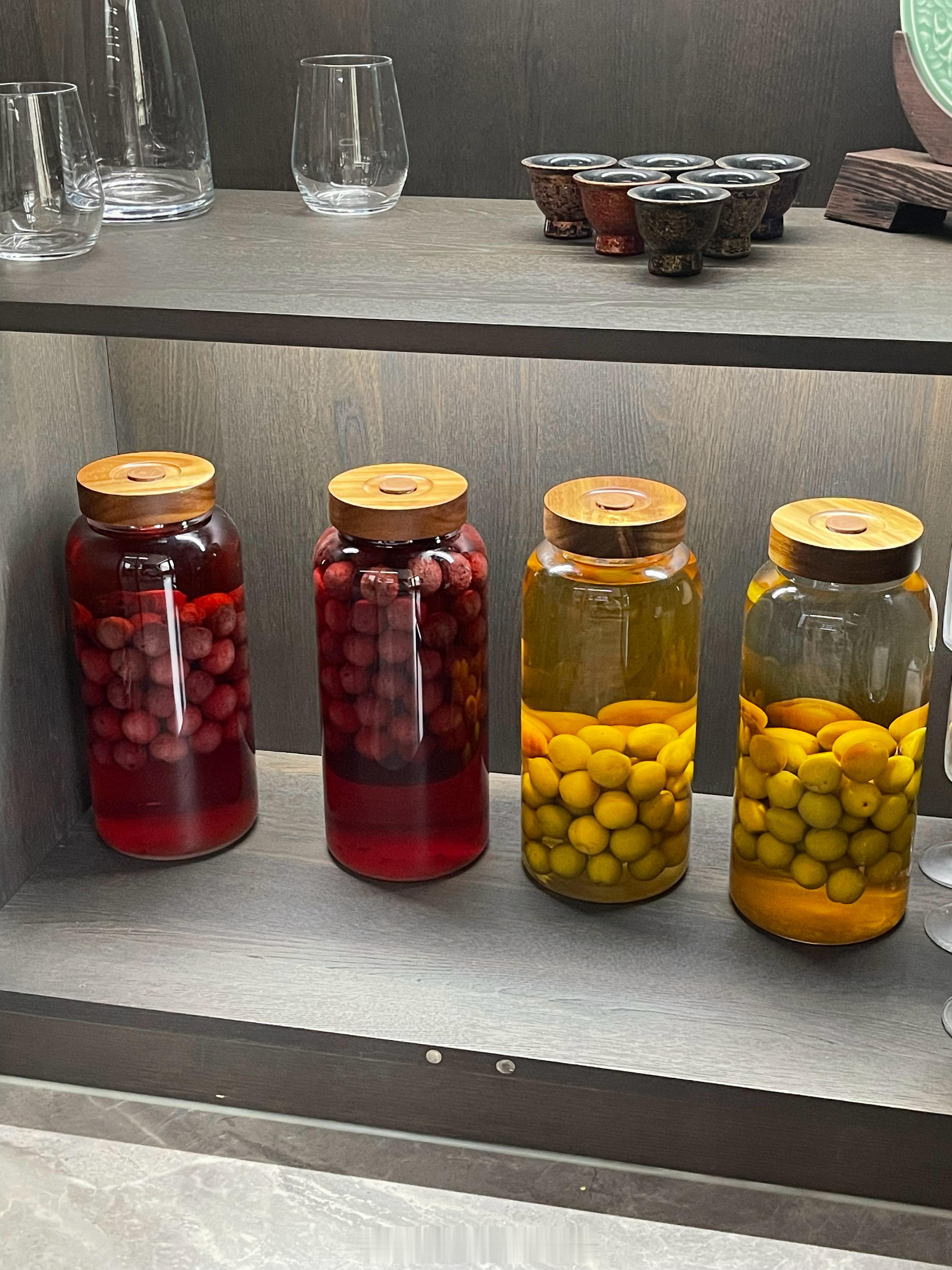 酒鬼闺蜜自己做的酒，坐等3个月之后开喝[嘻嘻] ​​​