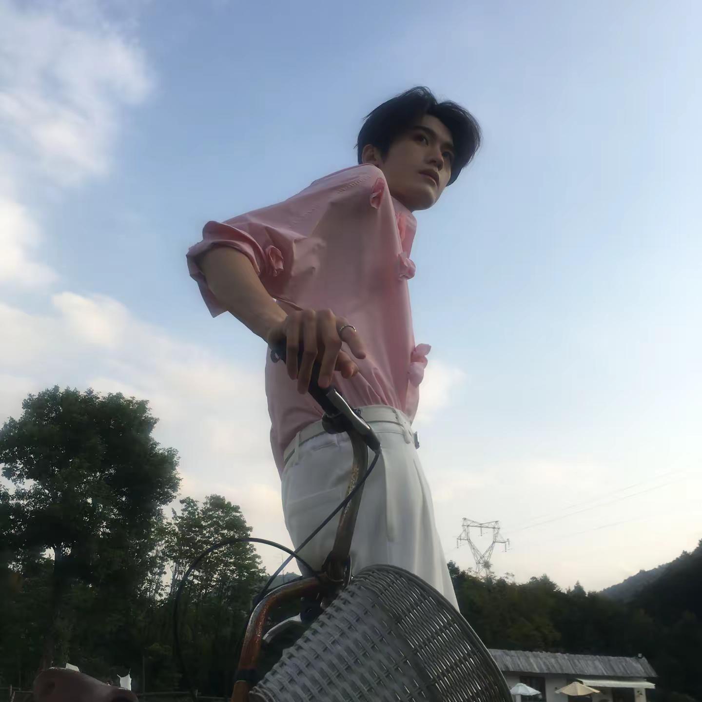 。闫玉晨 男生穿搭 阳光少年感穿搭 夏日阳光少年感穿搭