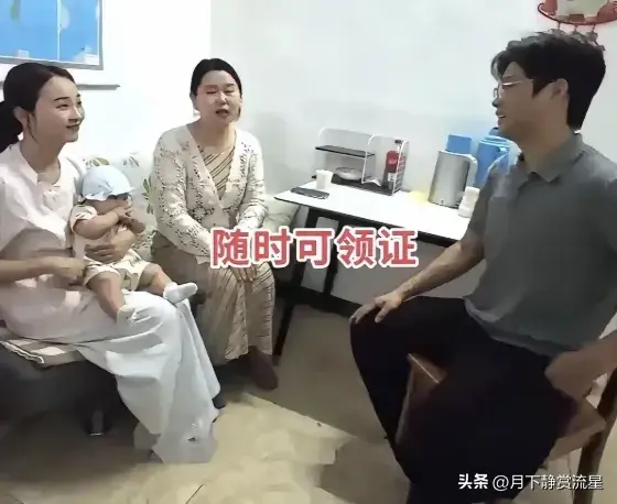 安徽26岁离异女子带3个月大的孩子去相亲，上来就摆出三个条件：第一：彩礼不能少于12.8万。第二：得给孩子买个金镯子当见面礼。第三：相完亲，自己得在男方家吃个饭洗个澡再走。
 
女子结束上一段婚姻之后，独自照顾刚出生不久的孩子，日常的育儿事务消耗她大量精力，她希望重新组建家庭，能找到愿意接纳她和孩子