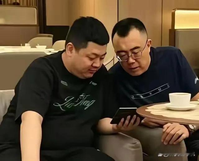辽宁队还有哪些短板？
     辽宁队今年休赛期，在外援的选择上，让辽宁球迷眼前一亮，觉得辽宁男篮有望冲击前四名，甚至更好的目标，但是辽宁队还有短板，这些短板不解决，想冲进前四名会很困难的。
     其实辽宁队的短板是内线没有像韩德君那样即有经验，又有身高体重的重型武器，张陈志峰虽然很努力，但是让