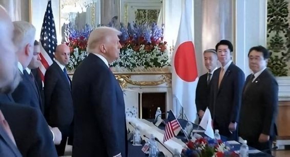 美国为何一边放手日本增强远程打击能力，一边又反复提醒东京别把局势推过头？
答案不难看懂。华盛顿需要日本站到西太平洋前沿，承担更多侦察、部署和施压任务，但又不愿把台海、东海可能升级的决定权全部交给日本。说白了，日本可以把刀磨快，却不能完全自己决定什么时候出鞘。
今年日本军事转型出现了一个明显变化，