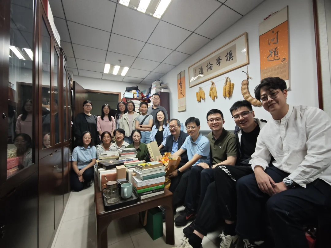 怎么来了那么多。说我在大学工作十年了