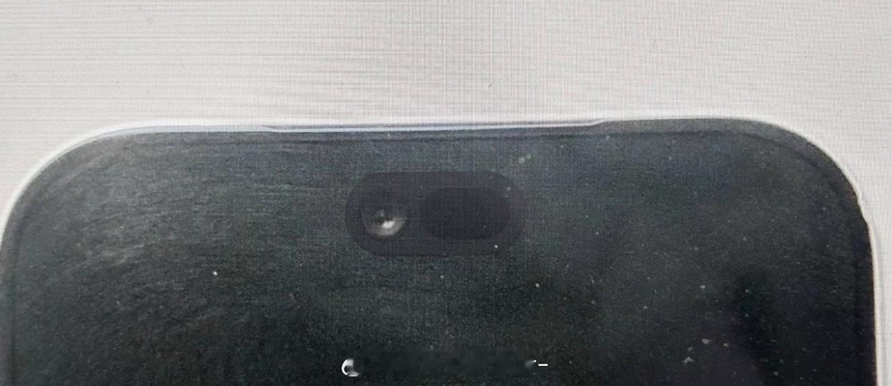 #曝iPhone18Pro灵动岛大瘦身#
iPhone的药丸孔越来越小了，肯定是好事儿，但是用时间长了以后对这块的大小没那么敏感了。主要是全屏适配的视频内容并没有那么多[抱一抱] ​