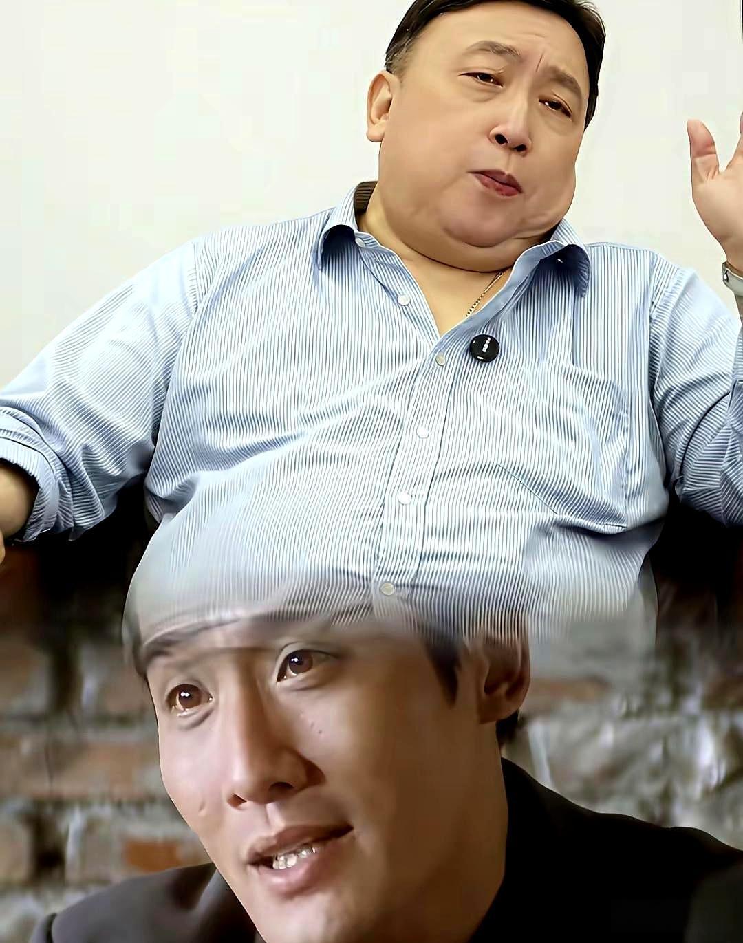 导演王晶有次被母亲叮嘱，以后见了梁家辉要多打招呼。王晶一脸不解，母亲这才道出两人是表兄弟，他俩的爷爷辈是亲兄弟，这亲戚关系不远不近。
王晶坦言小时候跟梁家辉没打过交道，直到后来母亲在电视上看到梁家辉当了演员，才点破这层窗户纸。
从此王晶见了对方会主动寒暄，但让人佩服的是，梁家辉其实早知这层关系，他既