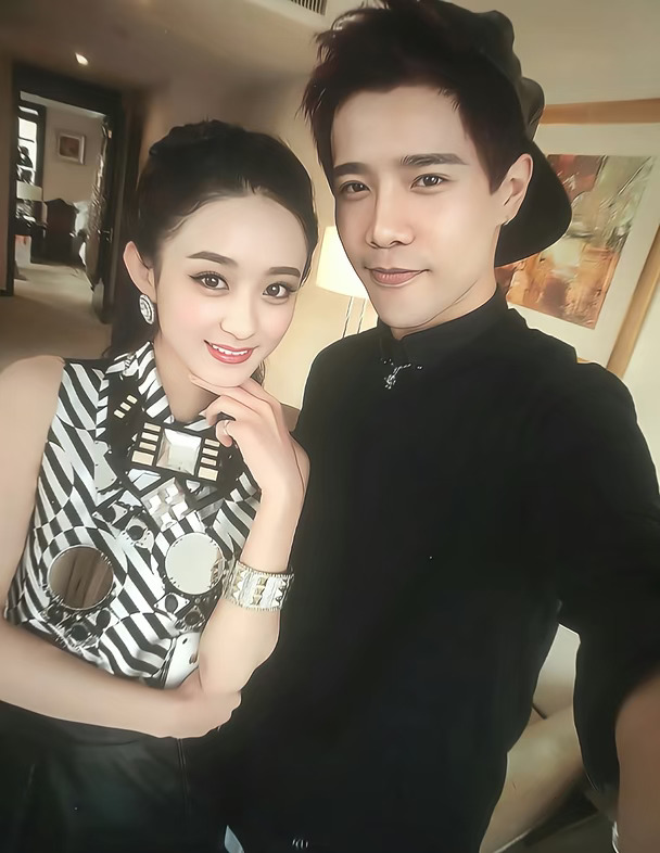 早期化妆师镜头下的#赵丽颖 完全古早千金来的[回招呼]