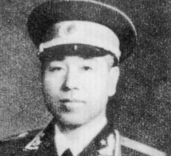 1952年，一名副司令员被人举报贪污3000亿，伟人得知后下令立即逮捕，但就在这时，陈毅元帅却以性命担保：此人若是贪污，自己愿与他同死！

1952年春，华东地区一封标着特急的举报电报，送到了毛主席手里。

举报内容只有一句话，却足以让人震动，华东防空军副司令王智涛涉嫌贪污3000亿旧币，还被指控组