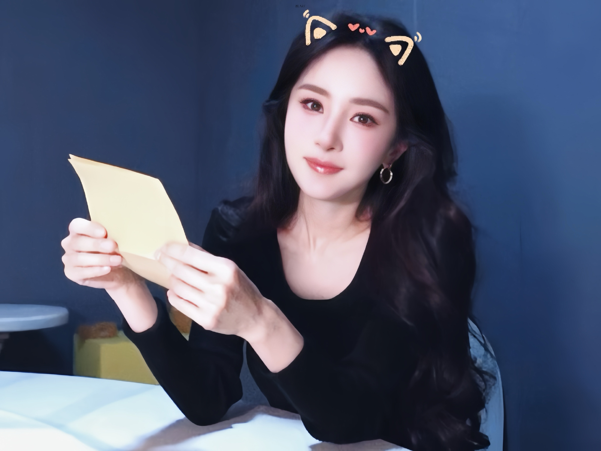 养权重❗❗❗
尊敬的先生
我希望在你的Fendi里
找一个Gucci的角落
我希望在你的Tiffany
像一个粉色的Tom Ford
希望在你L V
有CELINE和BVLGARL   
悄悄过去 留下纪梵希
宝格丽 宝格丽 怎能忘记 ​