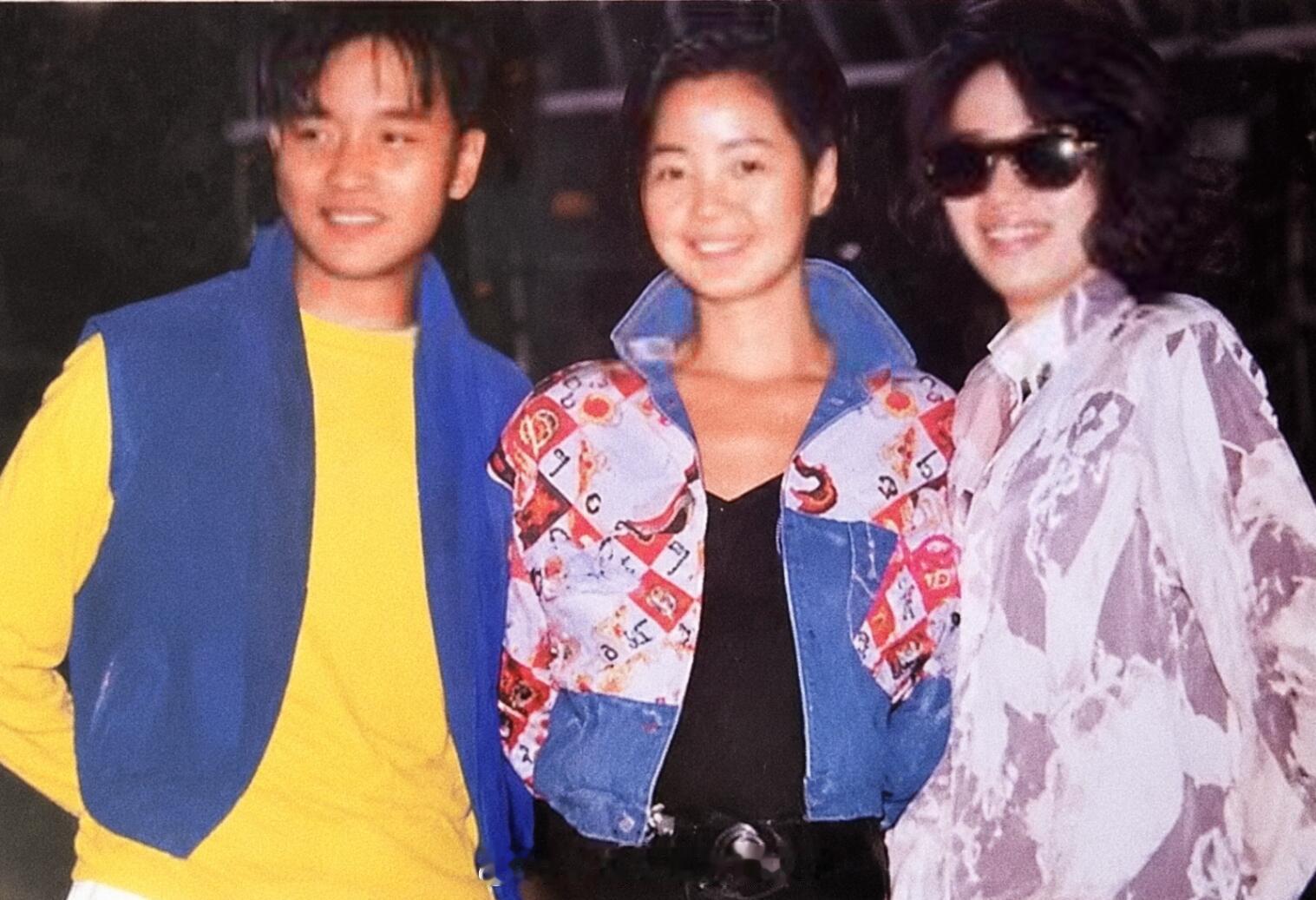 1986年9月，与张国荣、梅艳芳。
（小红书）#邓丽君##邓丽君[超话]##张国荣##张国荣[超话]##梅艳芳##梅艳芳[超话]# ​