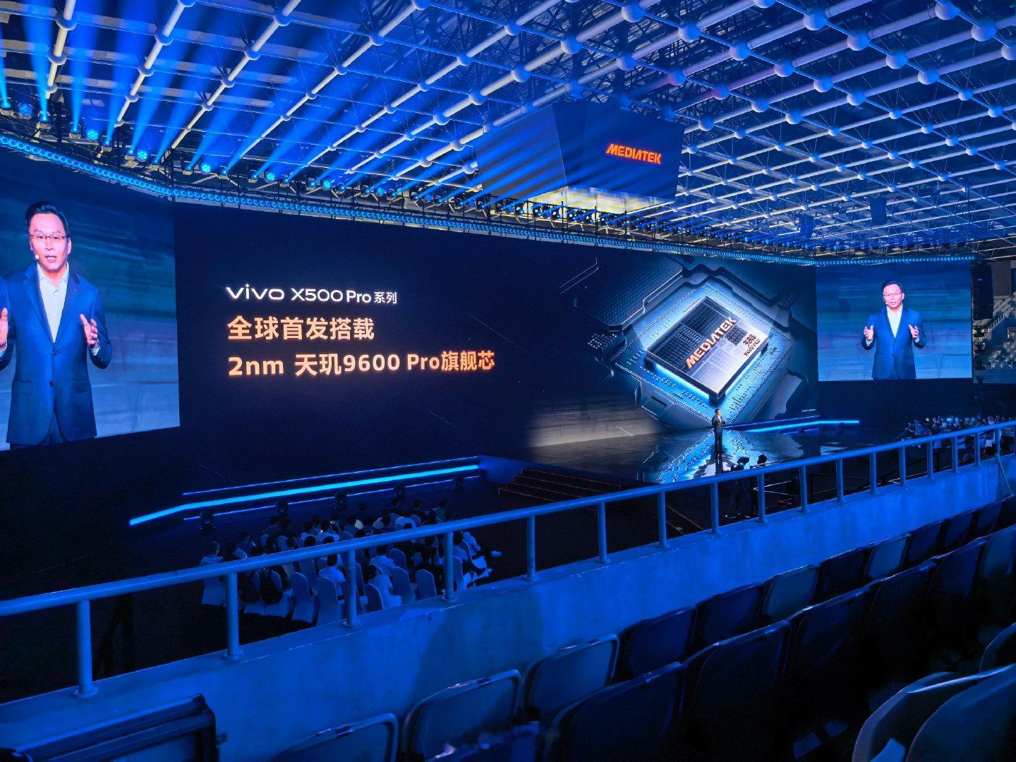 #vivoX500系列# 首发搭载天玑9600Pro，锁定9月21日#天玑9600Pro旗舰芯# ​