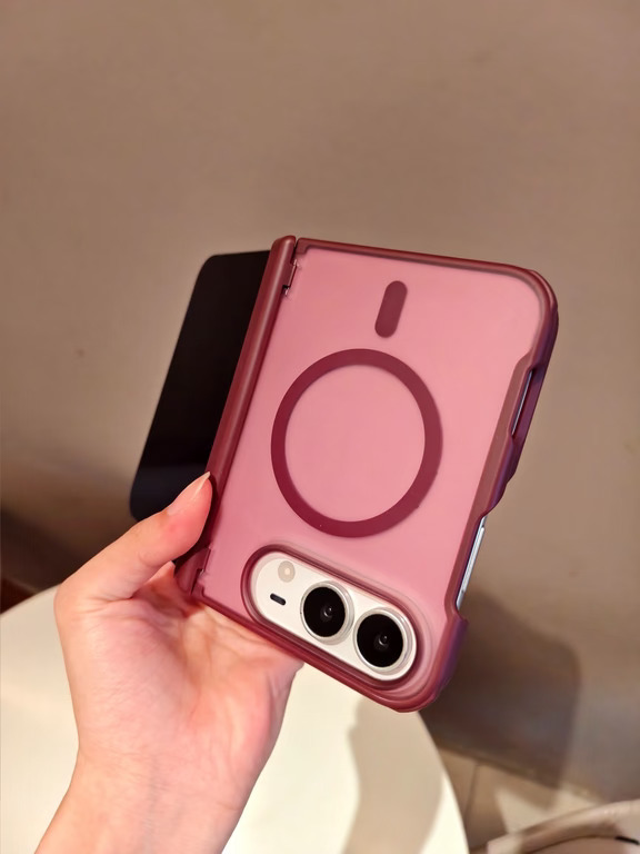 iphone duo的酒红手机壳！高级感很在线❤️