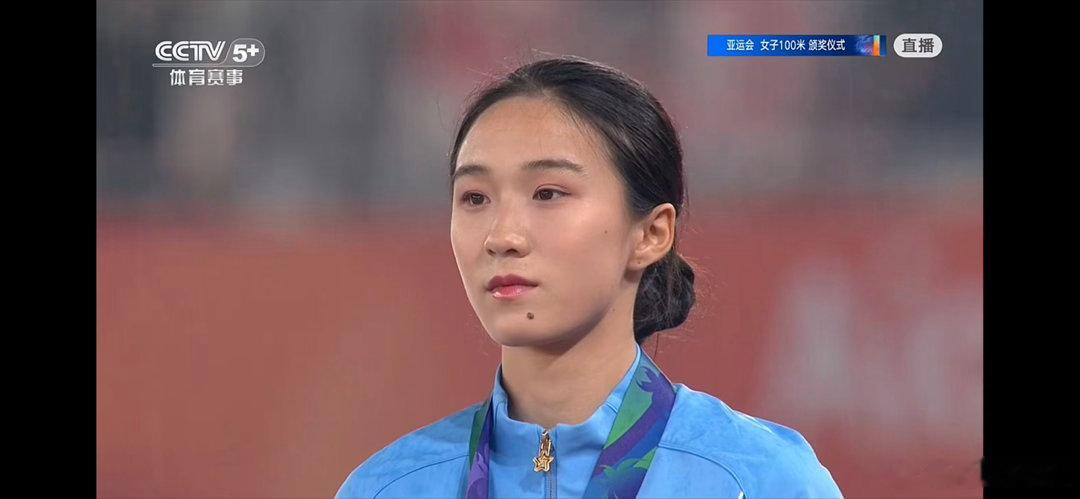 2026亚运会女子100米
昨天晚上陈妤颉女子100米夺冠，刷新赛会纪录，创最新PB
今天晚上颁奖
直播了全过程 ​