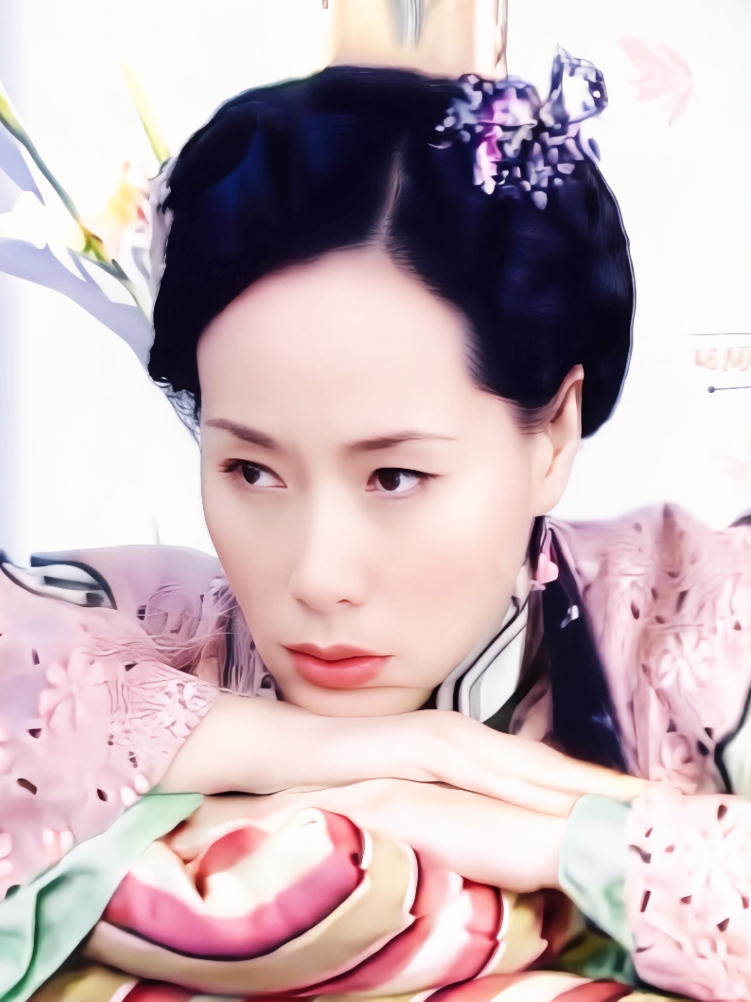 叶童，港影传奇女星，以《新白娘子传奇》反串许仙成名，雌雄莫辨，惊艳时光。演技自然深刻，游走于柔媚与英气之间，金像奖影后实至名归。戏路宽广，从大家闺秀到市井角色皆驾驭自如。低调优雅，专注于表演艺术，是华语影坛不可多得的千面佳人。