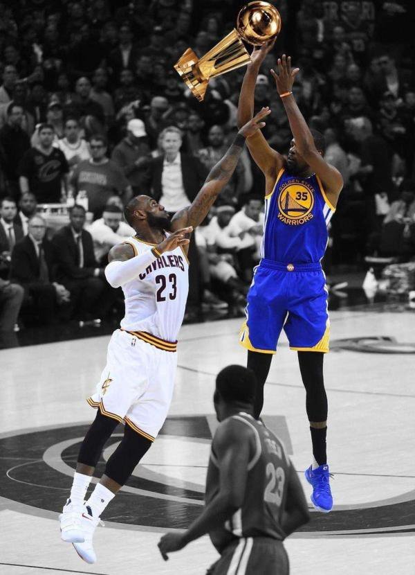NBA单挑谁最厉害？那么毫无疑问是杜兰特！

 在NBA单挑领域，杜兰特绝对是天花板级别的球员，仿佛就是为单挑而生，

他的单打实力放在整个NBA历史当中稳居前三。

不管是美式三次运球限制的单挑，还是无规则自由单挑，杜兰特都是历史最顶尖的一档。

就算是乔丹来对位，也很难限制住天赋如此BUG的杜兰 ​