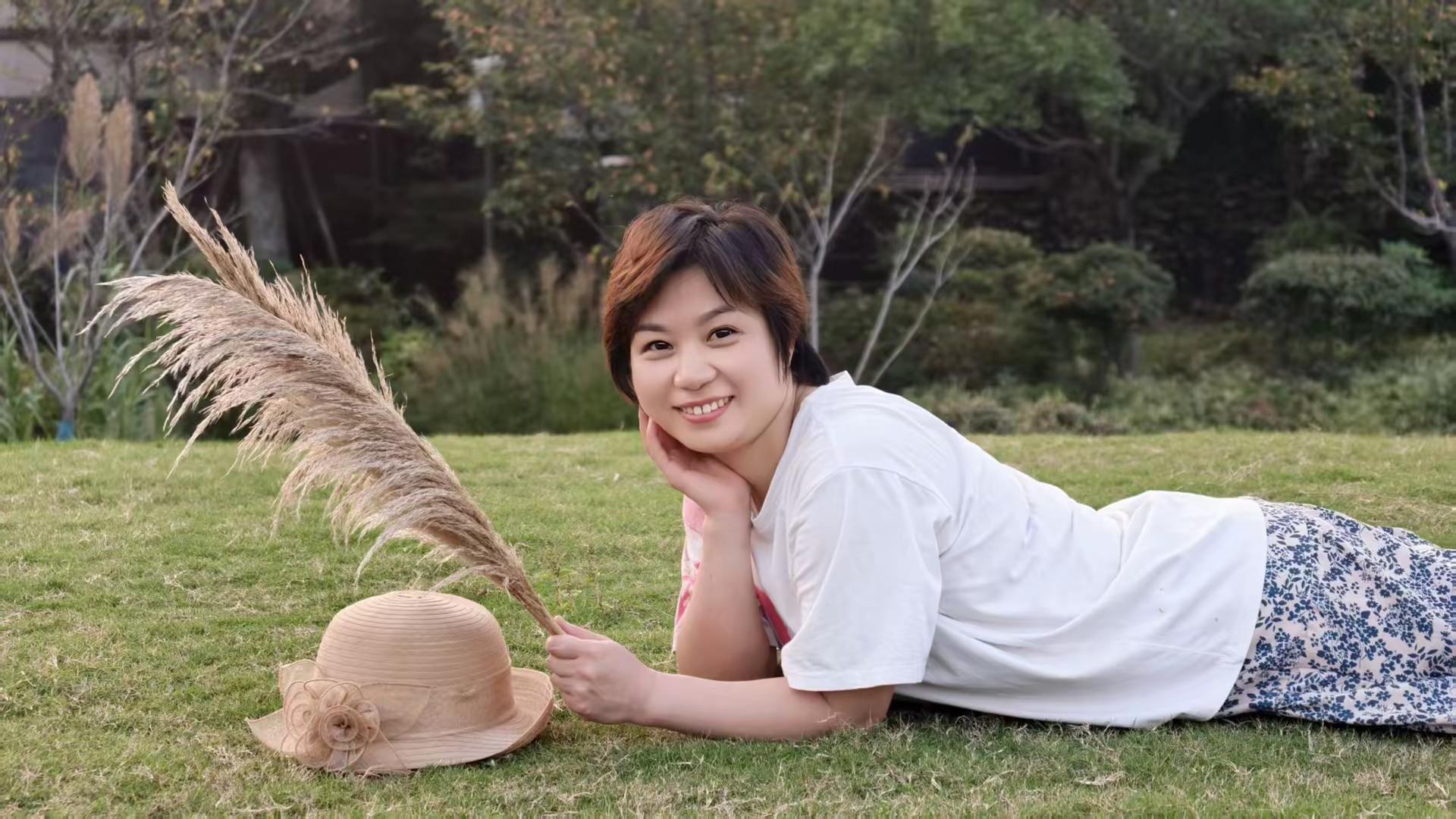 <p>甜美女孩 <!--{img:0}--><!--{img:1}--...