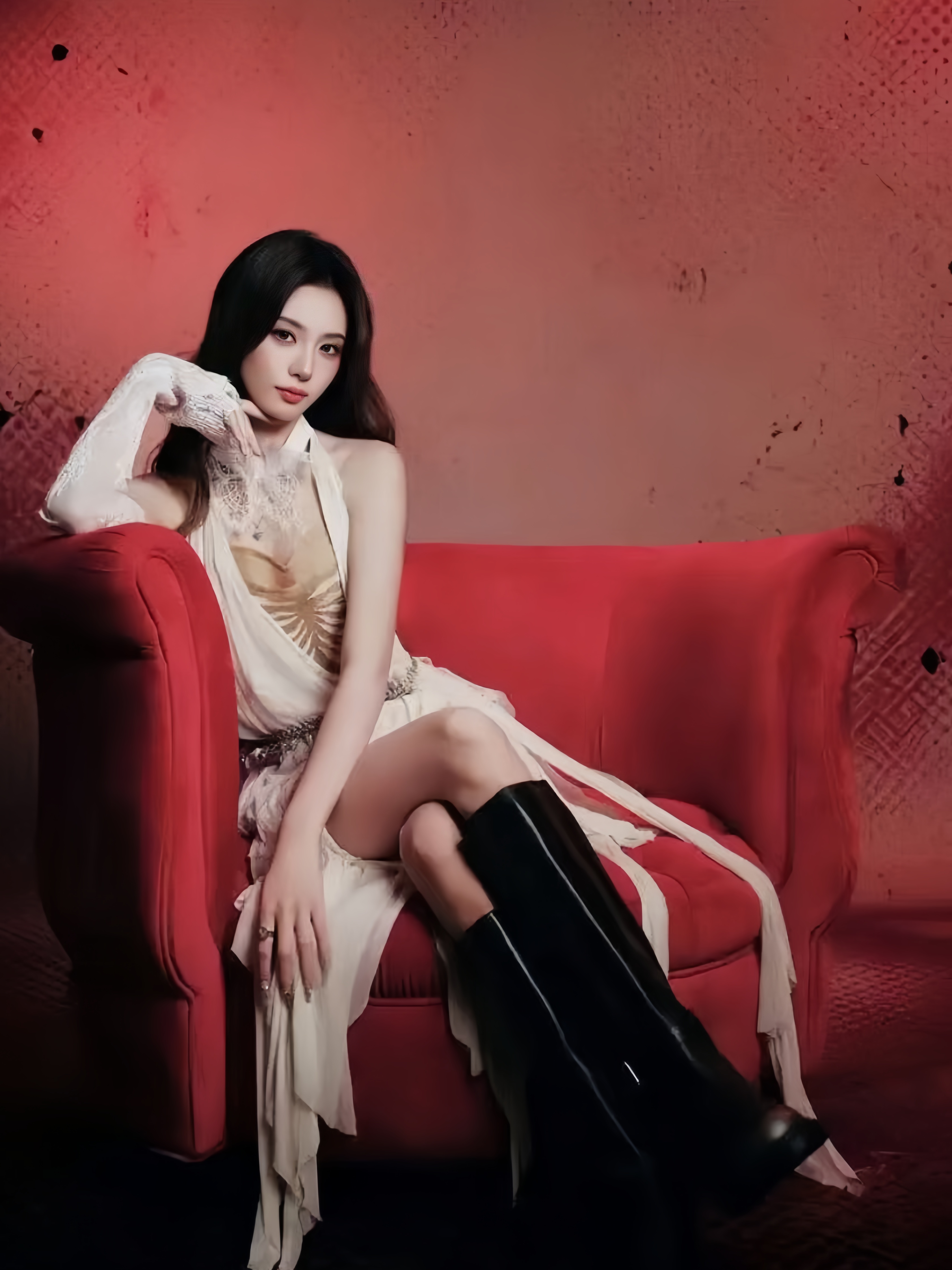 原来徐艺洋早就给大家打过预防针了。
徐艺洋早前就在直播中回应，有些东西不是大家想的那么简单，承认就好，公开就行的。
她表示以后很多事情可能会不公开或者是说以另外一种方式，牵扯到家人情况会选择保护为主，希望大家理解。
根据网上大家整理的徐艺洋生子时间线来看，这一切都有迹可循啊。
这回算是彻底看明白了，