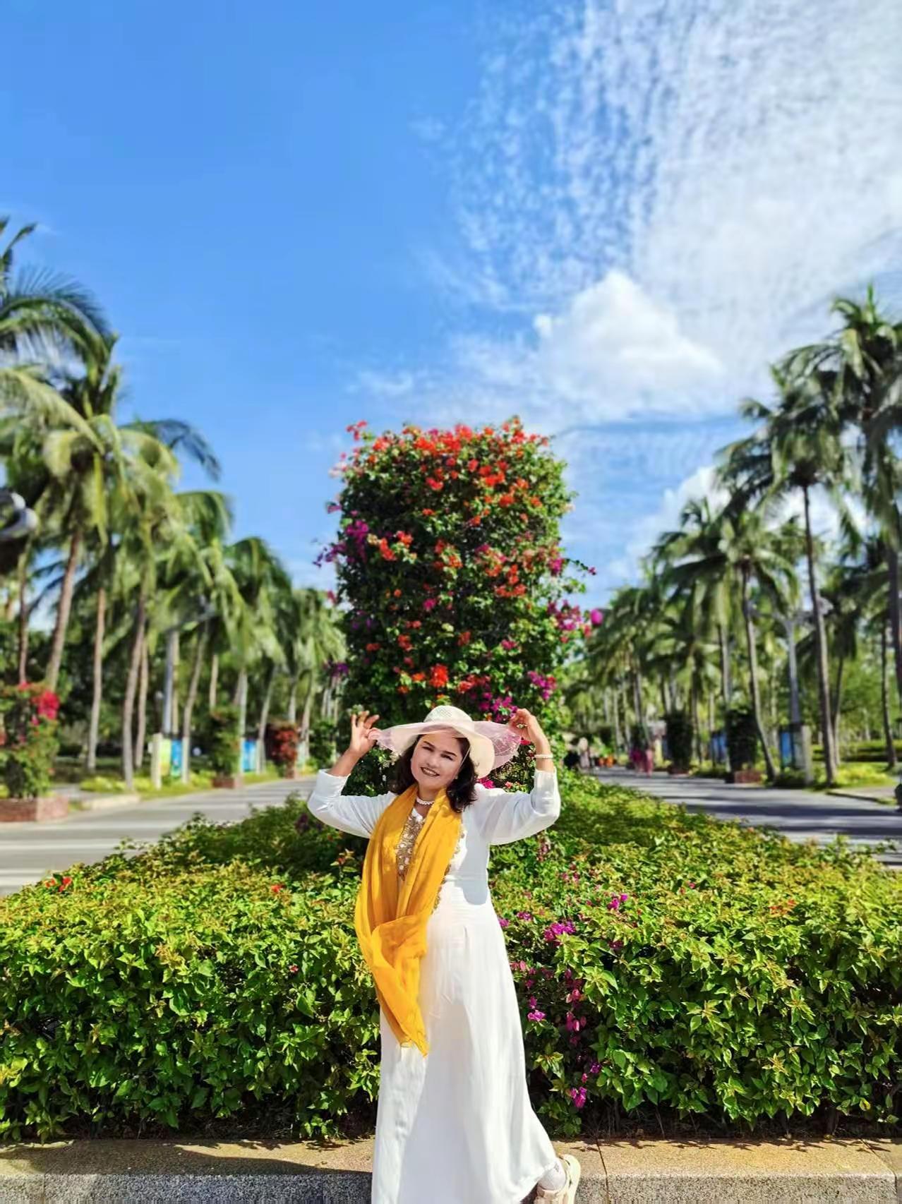 <p>甜美女孩 <!--{img:0}--></p><img src=...