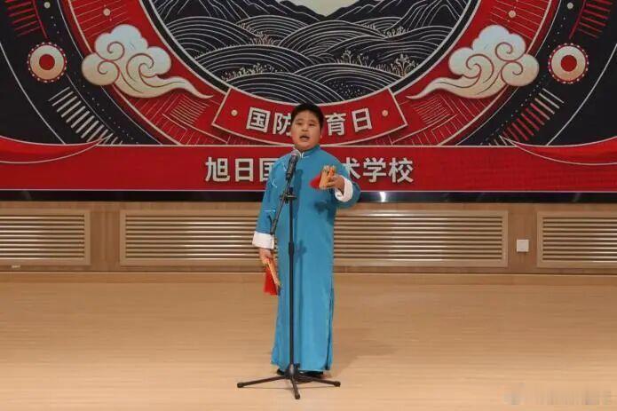 #全民国防教育日#【南开区举行全民国防教育日主题活动】#弘扬伟大长征精神#日前，“弘扬伟大长征精神、同心共筑强大国防”——2026年南开区全民国防教育日主题活动在南开中学天开学校礼堂举行。今年恰逢中国共产党成立105周年、红军长征胜利90周年，这场“国防课”承载着特别的纪念意义。活动由南开区 ​