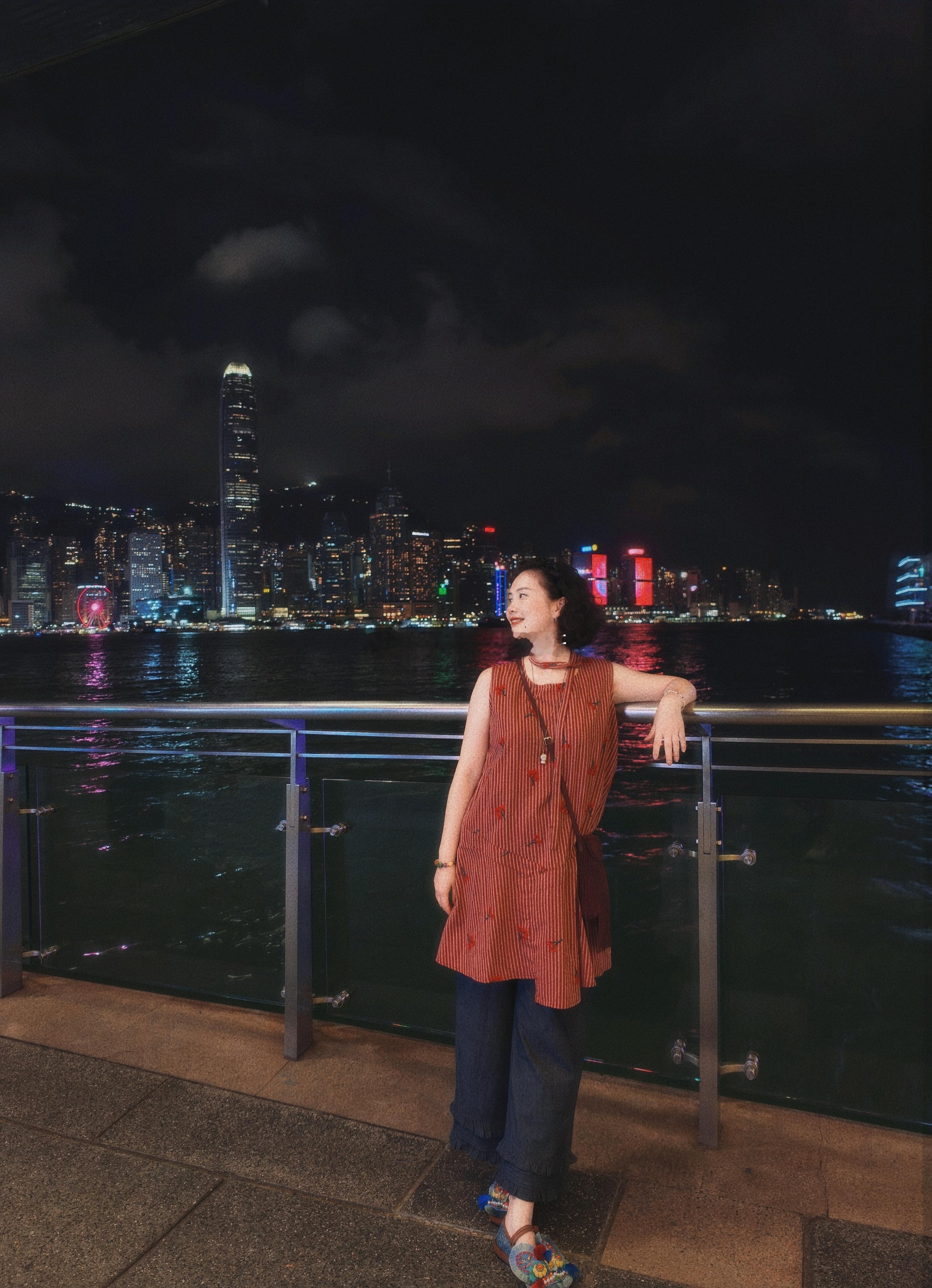香港的夜，风很柔，天很近，景很美香港旅游  ​​​