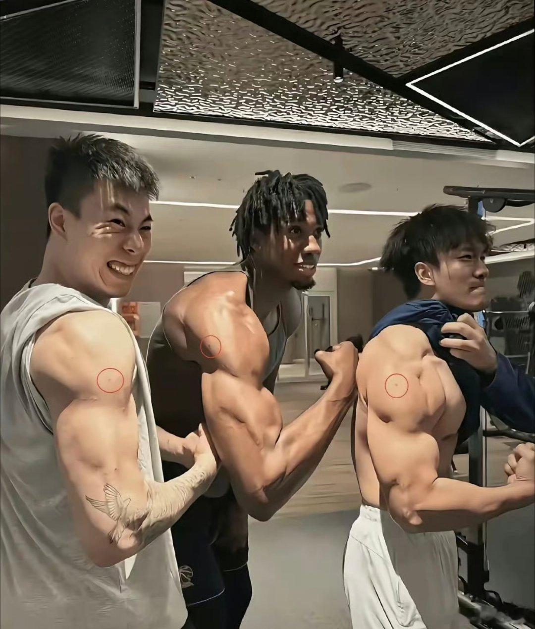 张振麟刘铮都没伤病的情况下缺席世界杯预选赛也很不正常。是不是怕国际反...