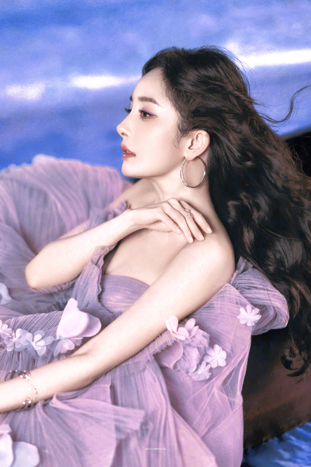 #杨幂直播#
每次直播都美人一大跳 直播比工作室出图还好看[融化] ​