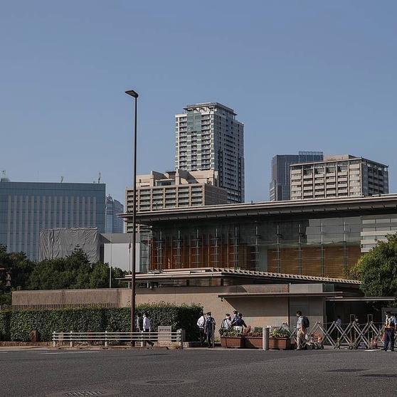 《日本高市内阁全体阁僚提交辞呈》当地时间17日，日本政府召开临时内阁会议，高市内阁全体阁僚提交辞呈。日本自民党总裁高市早苗16日调整自民党高层人事，并计划于17日改组内阁。 ​