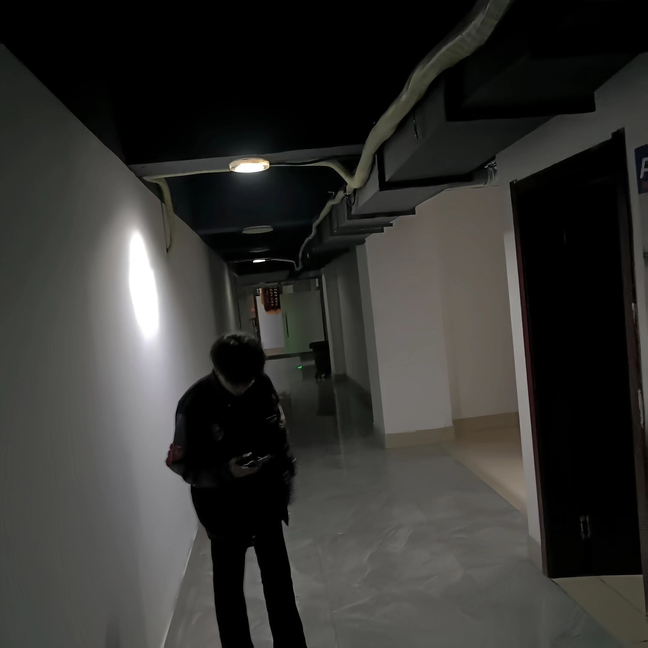 <p>黑色系穿搭 <!--{img:0}--></p><img src...