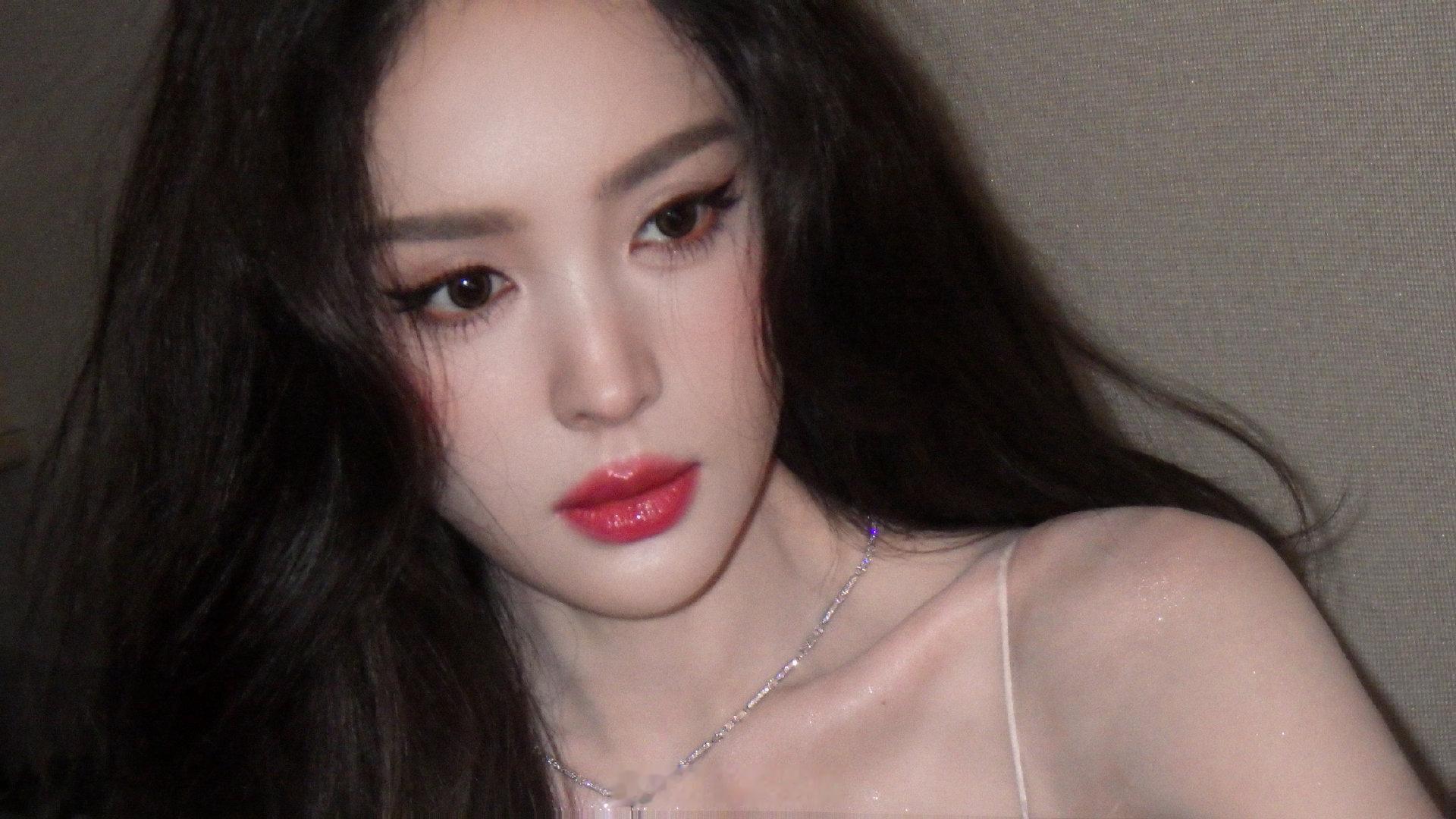 OMG所有人速度品鉴娜扎这张怼脸ccd...

是神女。。是内娱妲己。。。。 ​