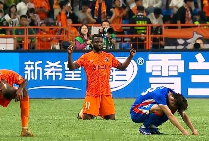 【中超：奥斯卡制胜，云南玉昆1比0残阵申花升至积分榜第三！】  5月1...