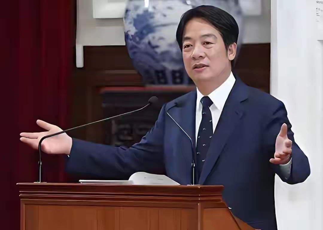 国台办批“破坏者”、国防部警告“败亡”，赖清德把自己逼入绝境。

最近一段时间，台海局势持续紧绷，大陆两大权威部门先后放出分量极重的表态。国台办直接点名，痛斥赖清德是台海和平的破坏者；紧接着国防部也重磅发声，警告其穷兵黩武终将难逃败亡结局。一内一外，一文一武，两段表态叠加在一起，已经把当前台海局势的