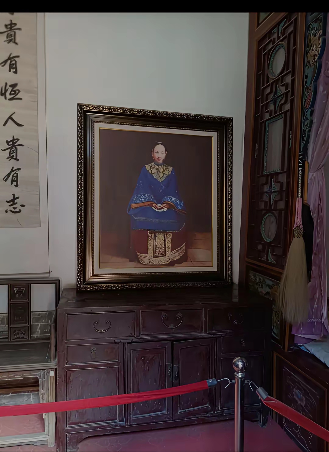 曾经的陕西女首富，慈禧太后的“义女”，十八岁便嫁入泾阳吴家，奈何丈夫早死，年纪轻轻沦为寡妇，靠着一股子不服输的劲头，愣是将丈夫留给她的家业，一步一步做大做强，一度垄断了整个棉花市场。更是在朝廷危难之际，向朝廷捐出了白银，因此善举被封为“一品诰命夫人”。实在是，女性中的豪杰人物。