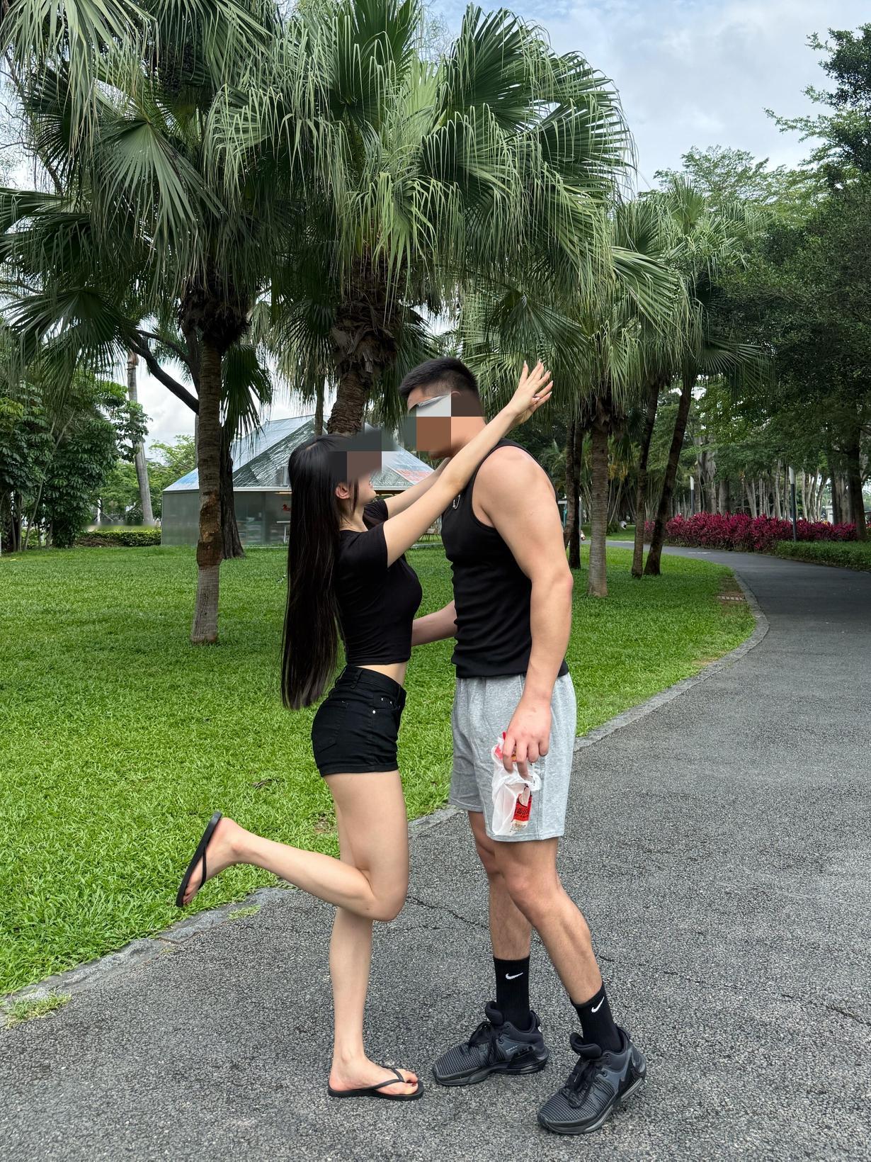 小三发亲密照挑衅，原配全网曝光：新时代女性的婚姻清醒与体面反击
 
近日，黑龙江一则婚姻纠纷新闻刷屏网络，彻底打破了大众对婚姻背叛事件的固有印象。不同于以往原配哭闹崩溃、隐忍妥协的戏码，这起事件里的原配，用一场清醒、体面又解气的反击，让无数网友直呼“格局大开”，也让我们看到了当代女性在婚姻里的彻底蜕
