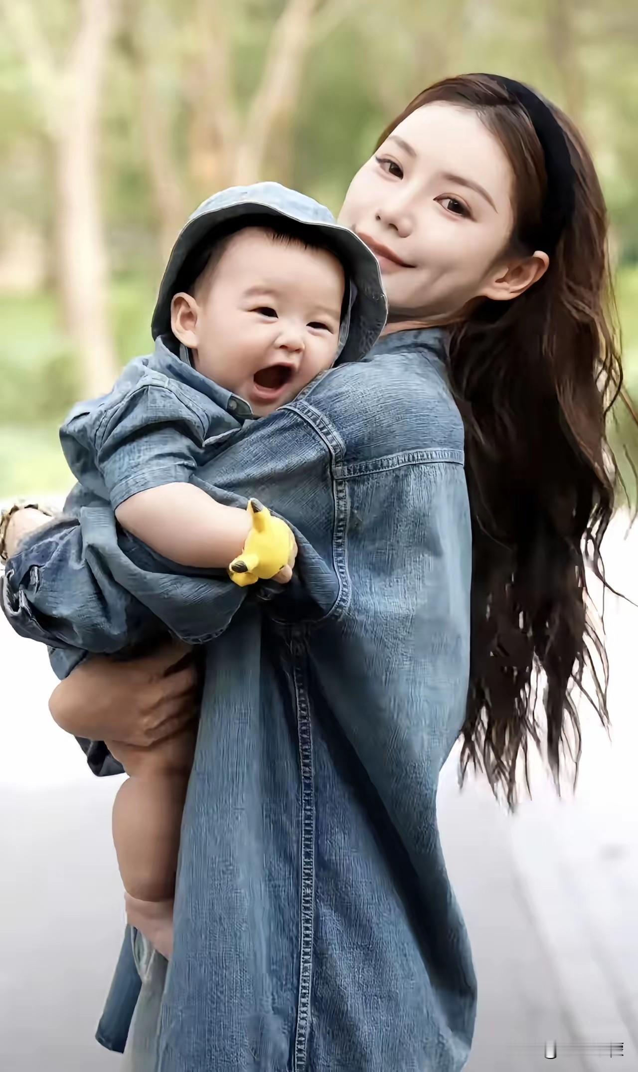 马筱梅给所有女人上了一课！女人要想婚姻幸福，必须要有情商。

很多人觉得马筱梅的成功，只是嫁给汪小菲。其实看完她的处事方式，才明白她赢在情商。

汪小菲性子容易激动，过往两段感情风波不断。但马筱梅很少公开争吵，不踩前任、不卷入旧官司，守住自己的边界。婆媳相处和睦，张兰也认可她，她还用心照顾玥儿霖霖，