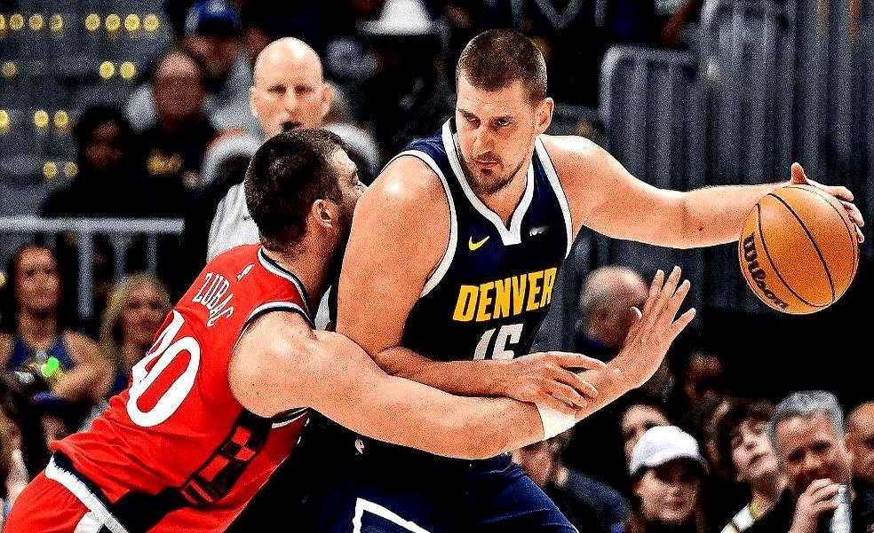 “哨声一紧一松，天就变了。”上季首轮对快船，约基奇各种造接触、打节奏...