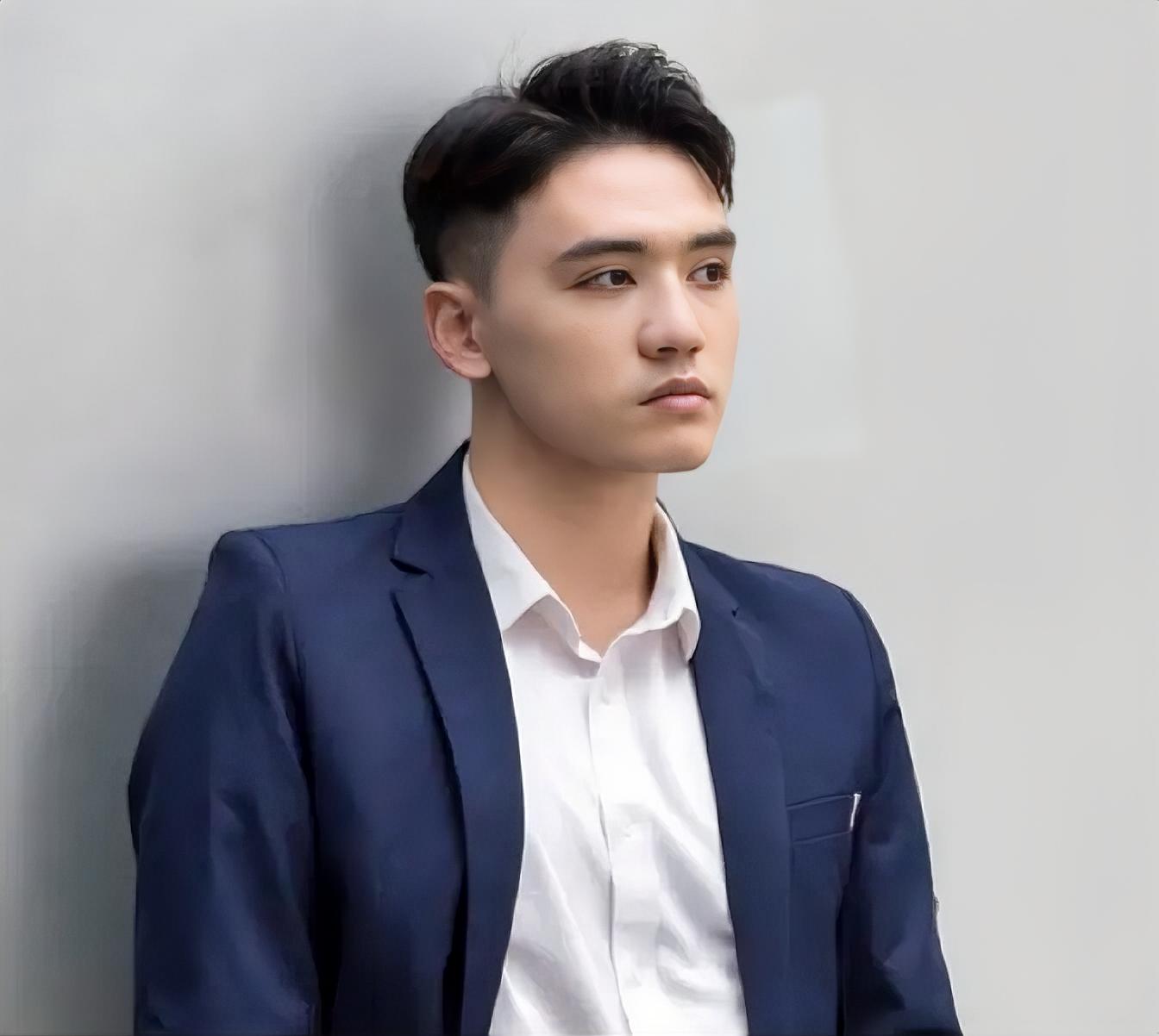 醍醐灌顶的一段话：
“当我们失业了，选择往下探生存的时候，比如说去摆摊、送外卖、