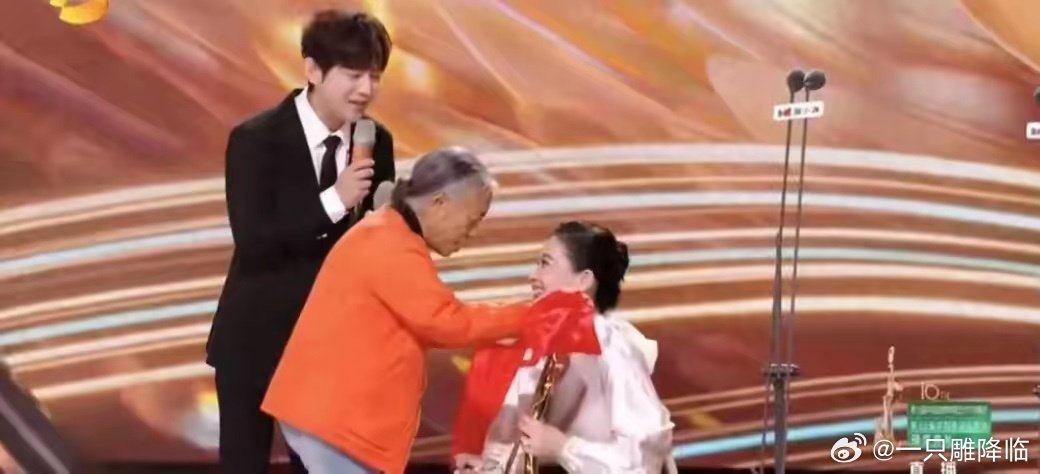 梅婷金鹰奖获奖后，杨紫立马让其请客，梅婷的回复让人笑翻 ​