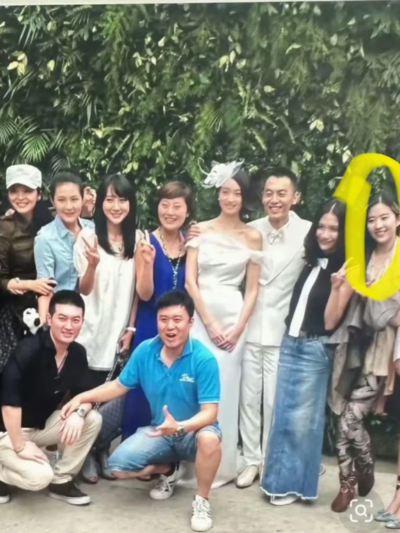 朱亚文婚礼上的刘亦菲